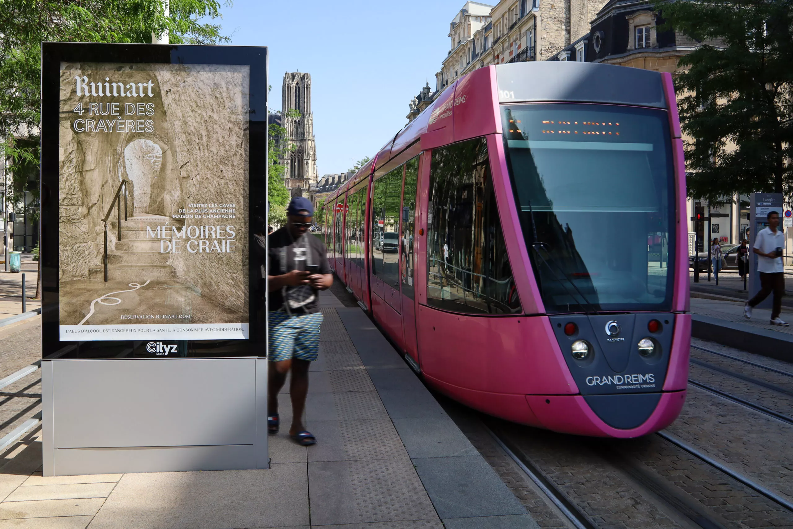 Cityz Media renouvelle son contrat avec Transdev Grand Reims Mobilités pour 3 ans et demi : 121 bus, 740 faces de mobilier urbain et 36 écrans DOOH